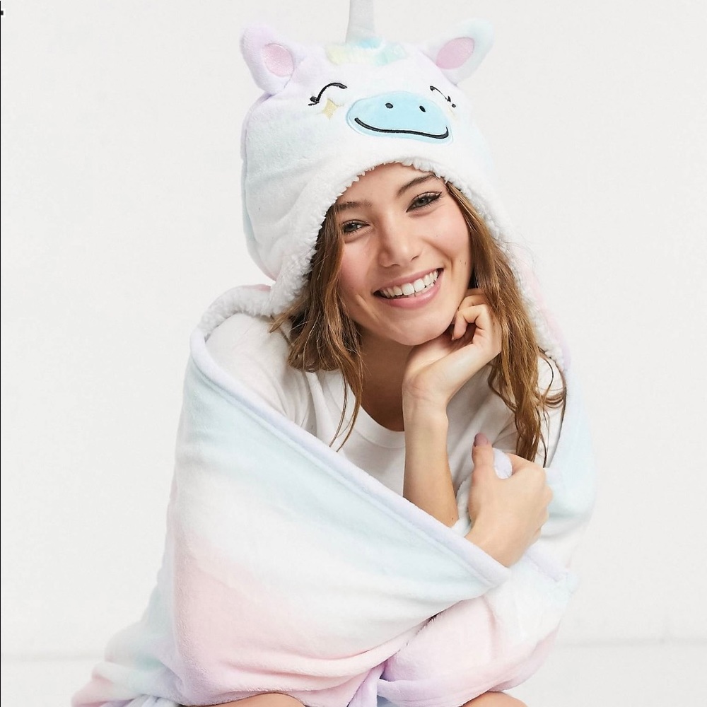 NWT Unicorn blanket with hood